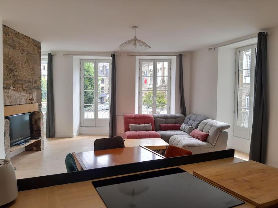 Appartement 75M2 Plein Centre Face A La Mairie Morlaix Exterior foto